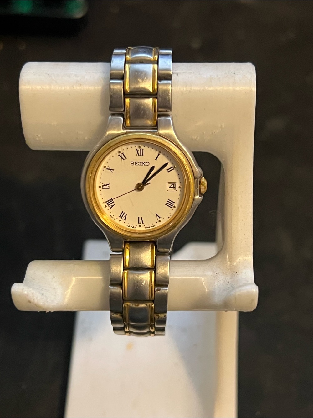 Vintage Seiko Two-Toned Ladies Watch - With White Dial w Roman Numerals & Date